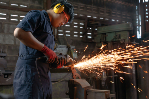 metal cutting using saw machine