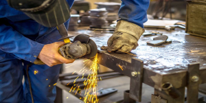 labour working in a metal industry